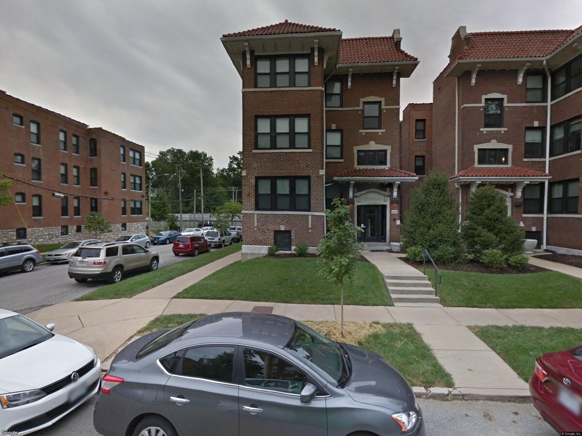 Photo - 6100 Pershing Ave Apartments