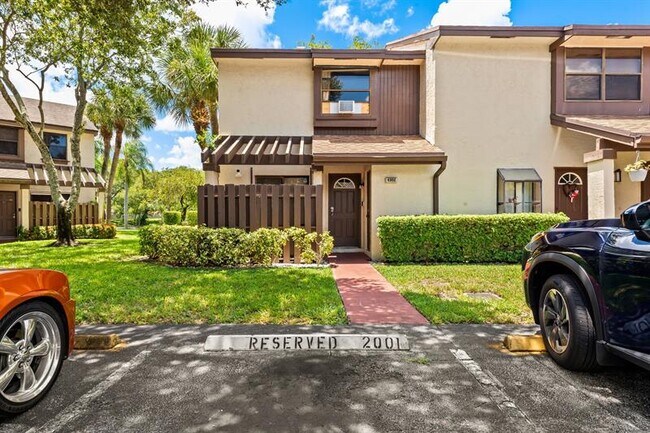 Photo - 4902 NW 82nd Ave Unidad 2001