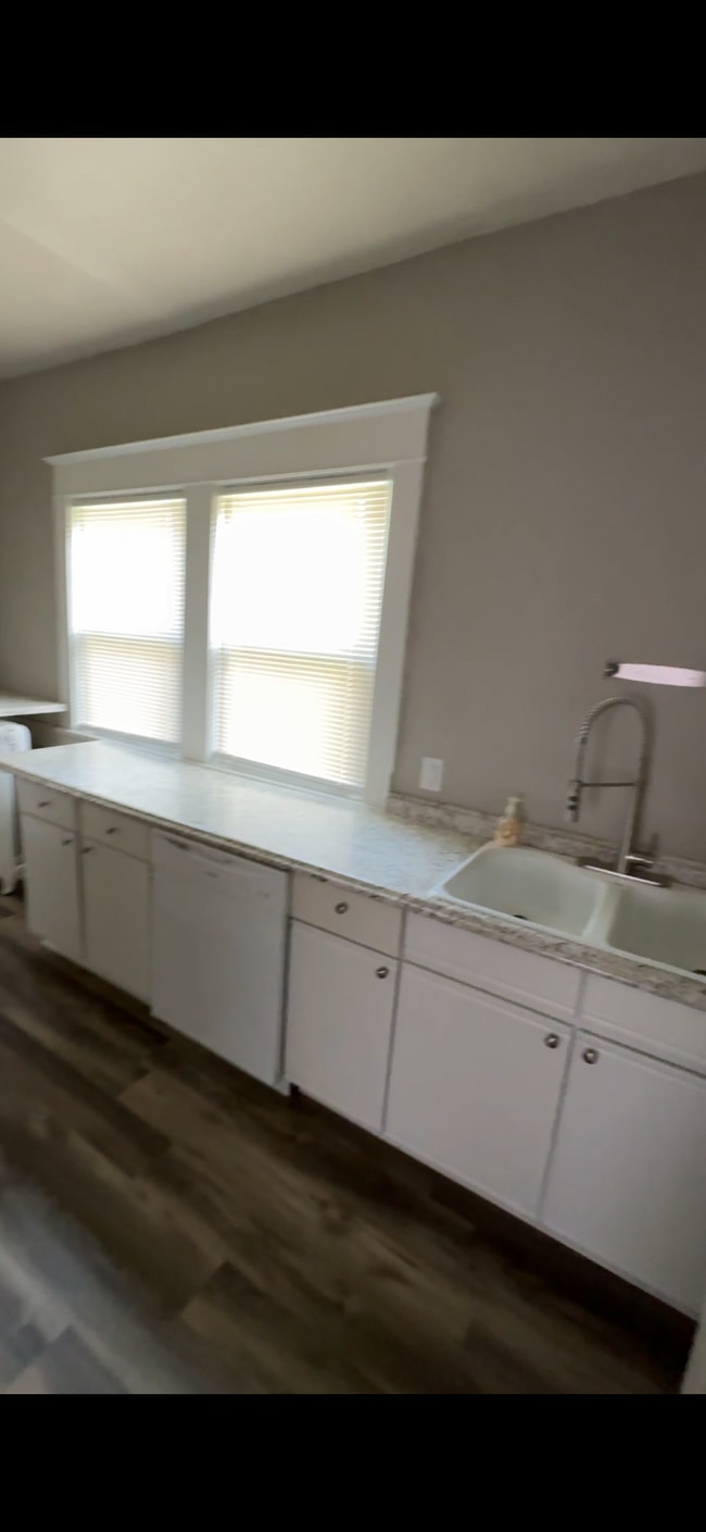 Photo - 733 Wright St