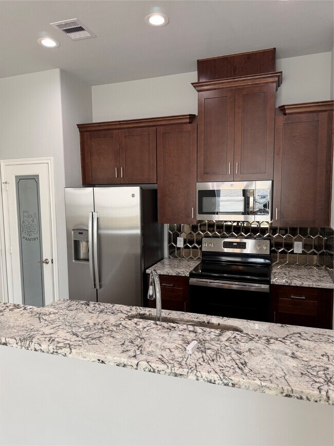 Building Photo - 4403 Nichols St Unit 3