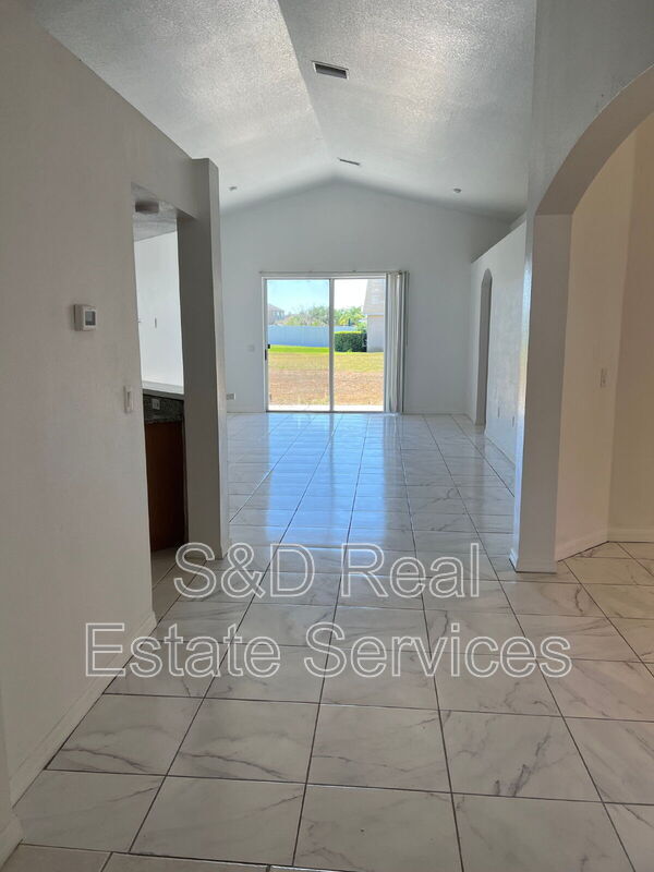 Photo - 1790 Holton Rd