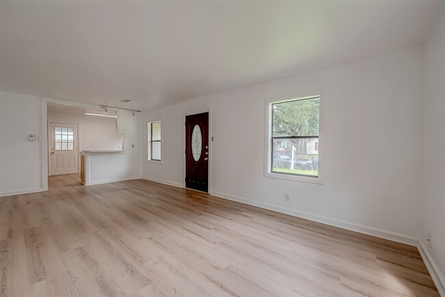 Photo - 2051 Santa Rosa St