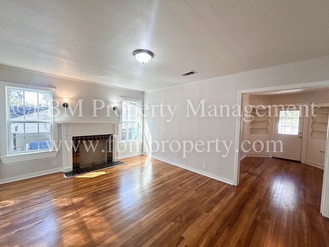Photo - 608 W Lake St