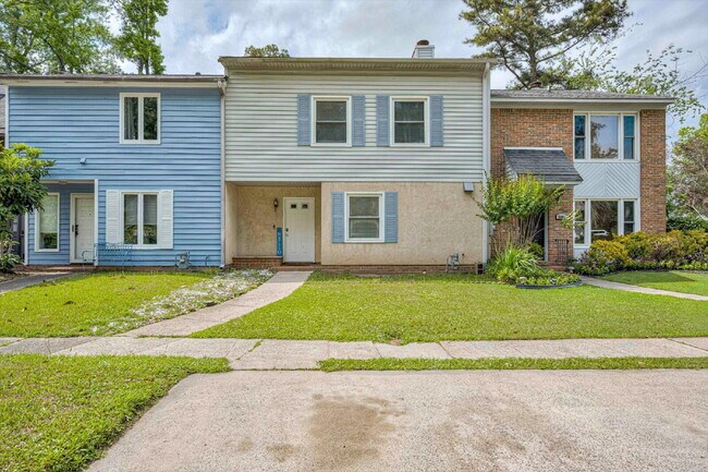 Building Photo - Fully Furnished Home