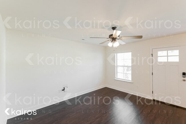 Photo - 609 Wellingburg Rd SE