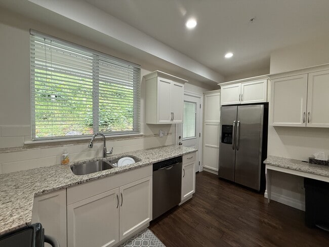 Photo - 6026-6026 Lindeman St