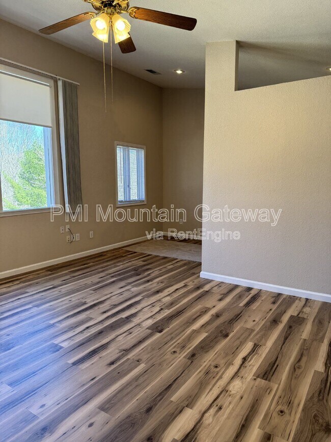 Photo - 131 Primrose Dr Unit B