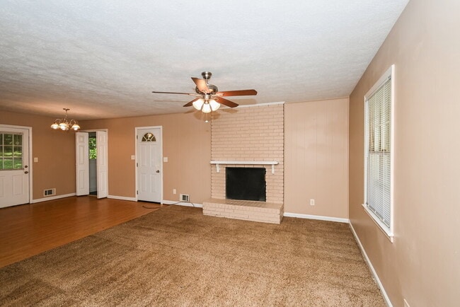 Photo - 6490 Executive Dr