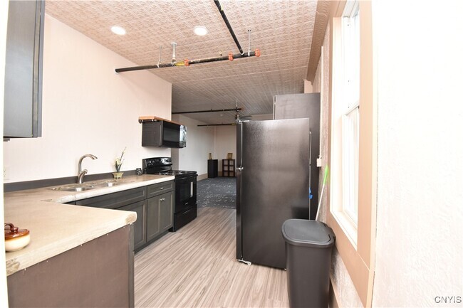 Building Photo - 152 Court Rental