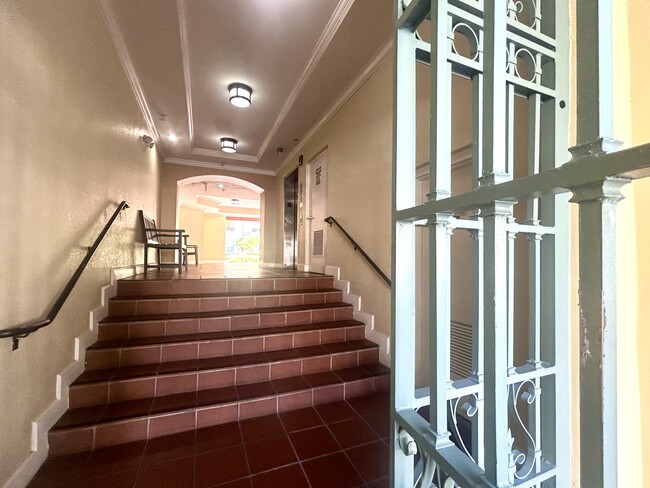 Entrance from Hibiscus Street. - 630 S Sapodilla Ave Unidad #225 Rental