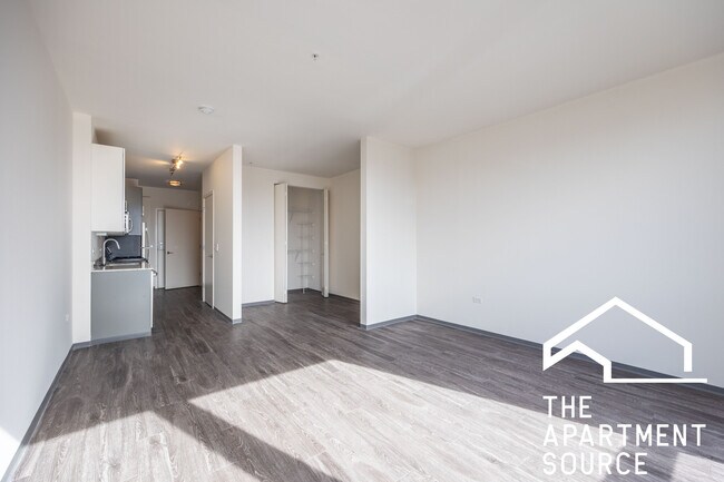 Photo - 2340 N California Ave Unidad 210