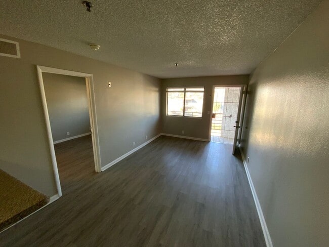 Photo - 1 BEDROOM 3RD FLOOR CONDO CLOSE TO UNLV/AIRPORT & LV STRIP!