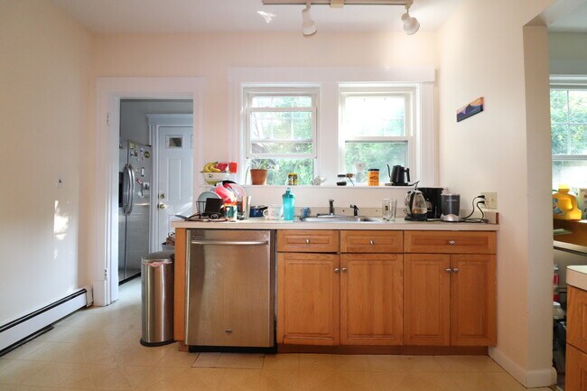 40 Atherton Rd Unit 2