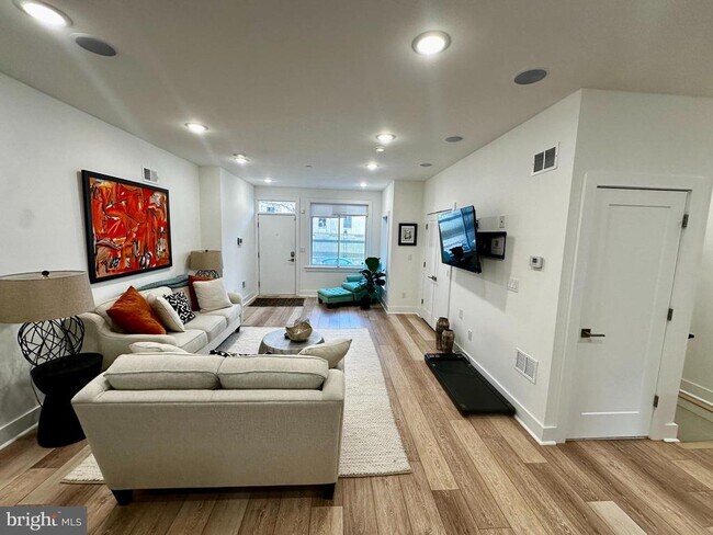 Photo - 2008 S College Ave