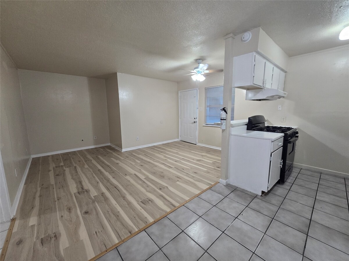 Photo - 3714 Ave S Unidad 7