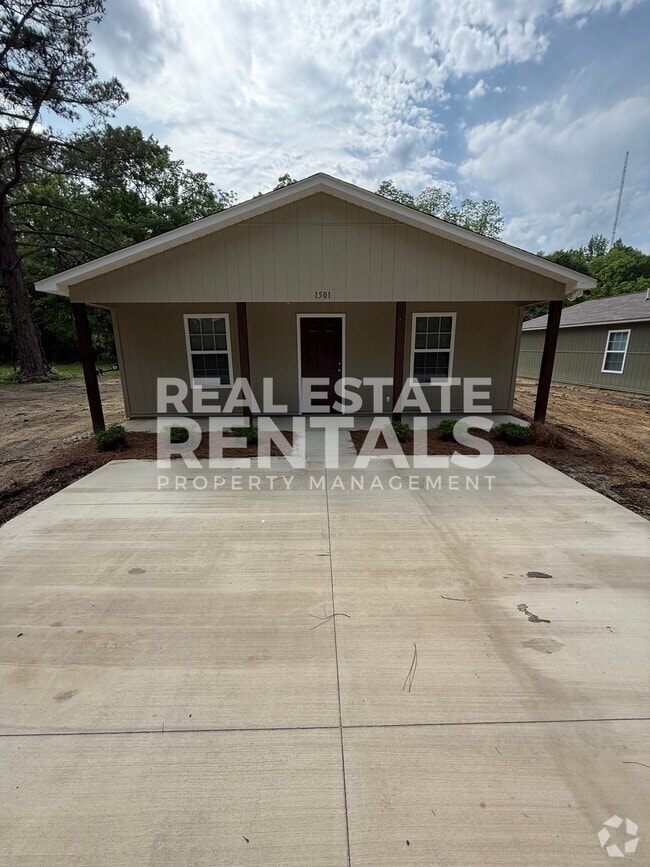 Building Photo - 1501 Van Buren Ave Rental