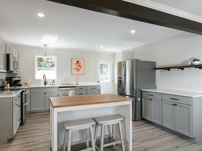 Photo - Spacious Three Bedroom Home w/ Fenced Yard