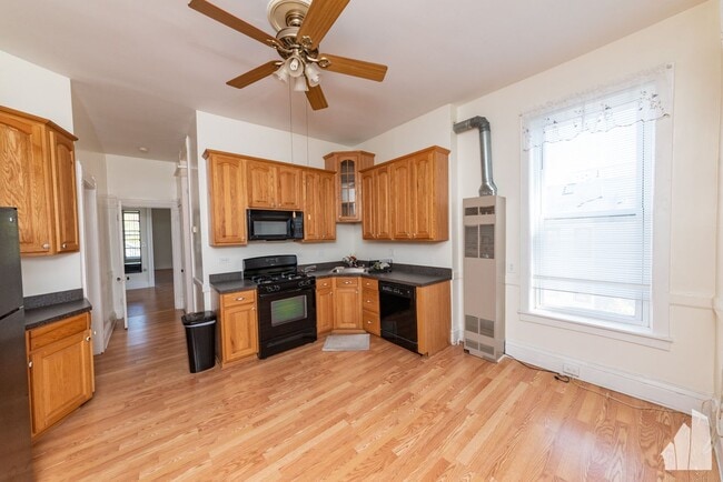 Building Photo - 3300 N Racine Ave Unit 3300 N Racine