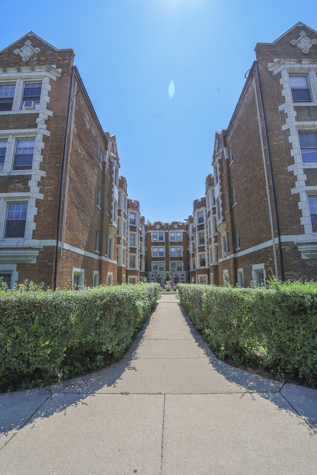 Building Photo - 1047 W North Shore Ave Unit 2N Rental