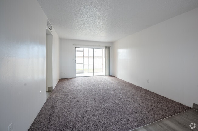 1BR, 1BA - 700SF - Living Room
