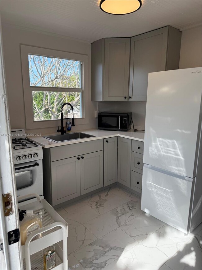 Building Photo - 516 N J St Unit 2 Rental