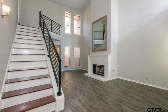 Photo - 5803 Hollytree Dr