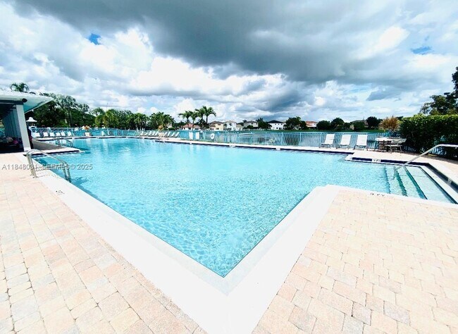 Photo - 949 NE 42nd Ave