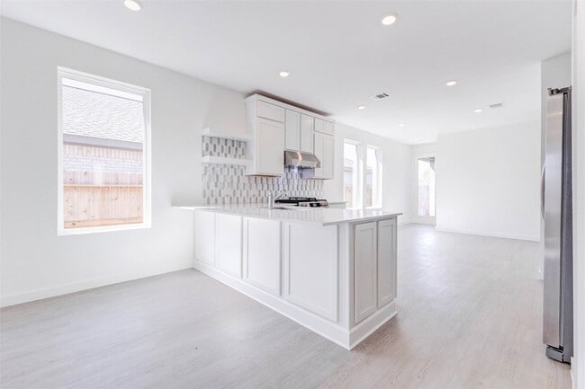 Photo - 27410 Sweetwater Bay Dr