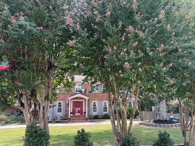 Building Photo - 5401 Broadmoor St Rental