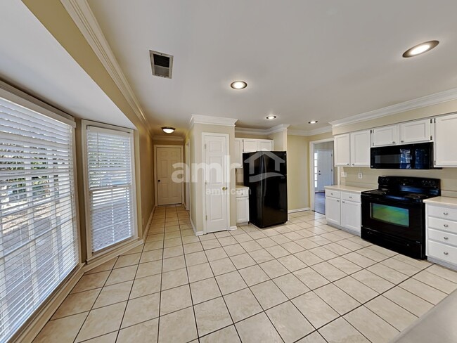 Photo - 201 Red Oak Ln