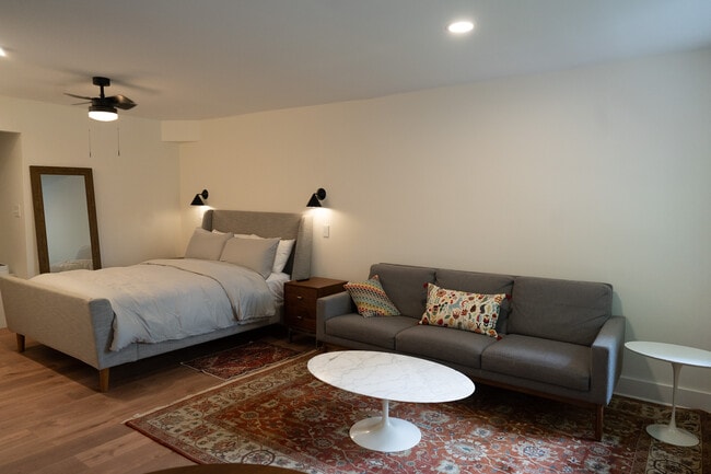Building Photo - 502 Sydney St SE Unit Studio Rental