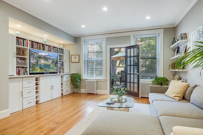 Building Photo - 381 Marlborough St Unit 1