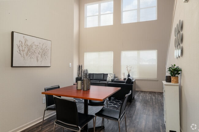 4HAB, 4BA - 1648 ft²