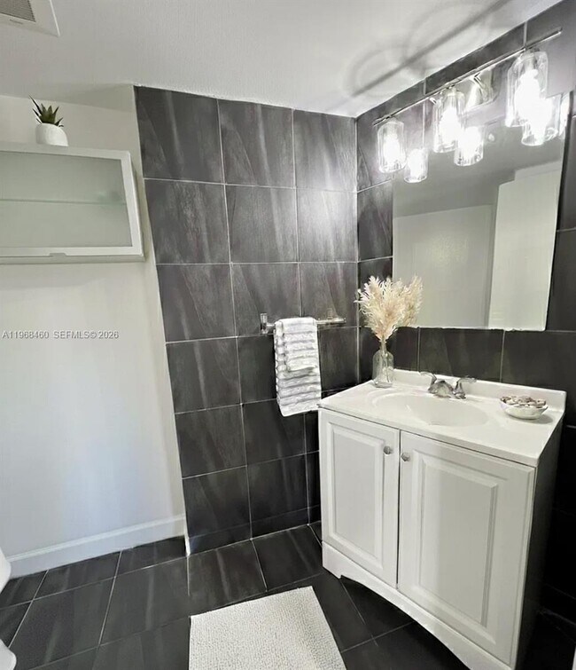 Photo - 6830 Indian Creek Dr Unit 2A