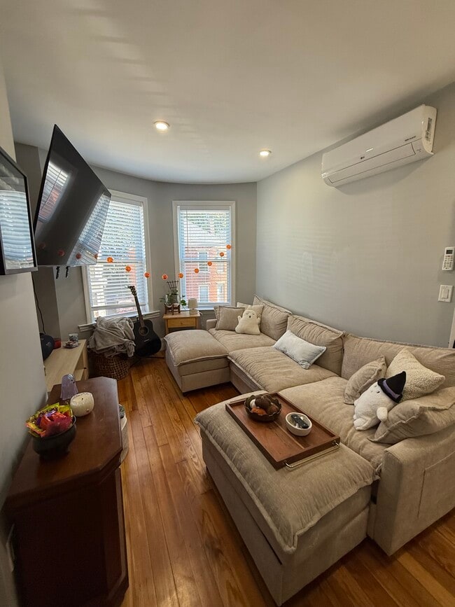 Photo - 42 Saxton St