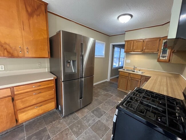 Photo - 4 bedroom, 2 bathroom home in the peaceful community of Mahtomedi access to White Bear Lake