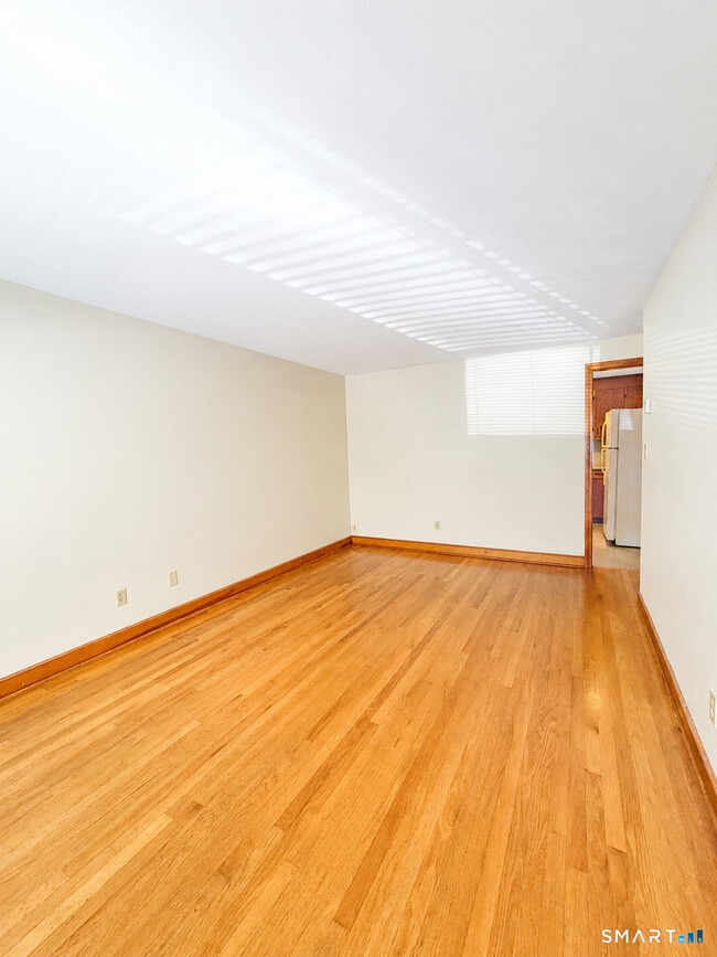 Building Photo - 359-363 Brook St Unit 363