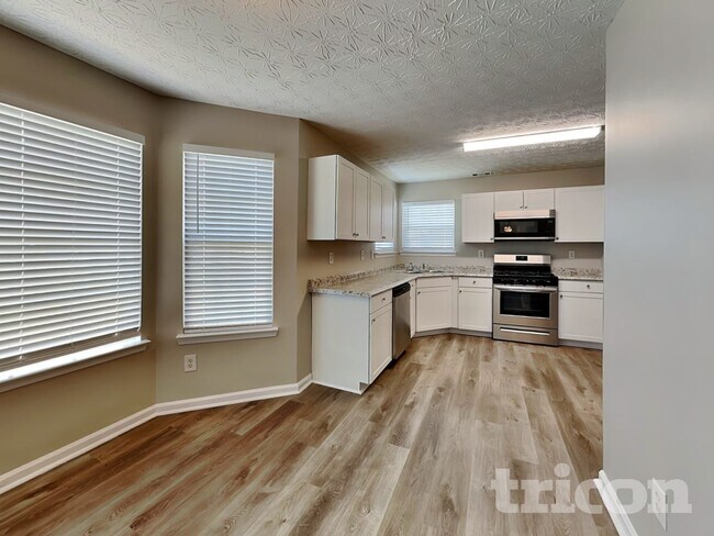 Photo - 305 Sarasota Ln