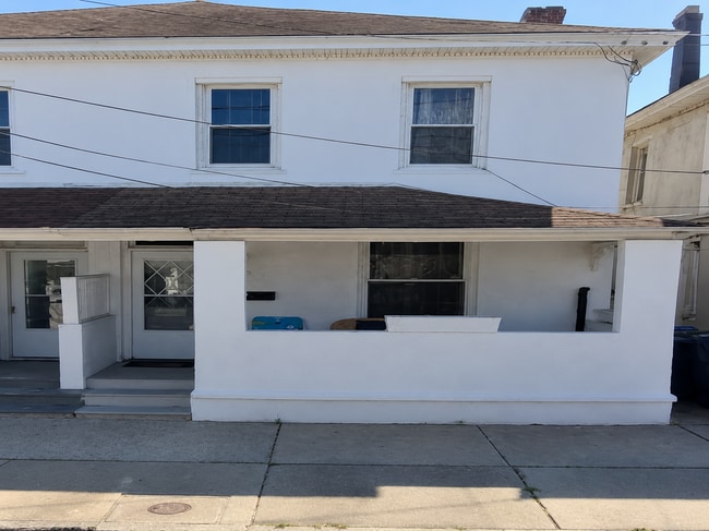 Building Photo - 526 Drexel Ave