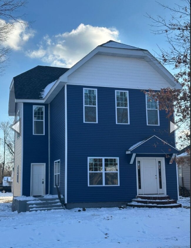 Building Photo - 1915 Poplar St Unit B Rental