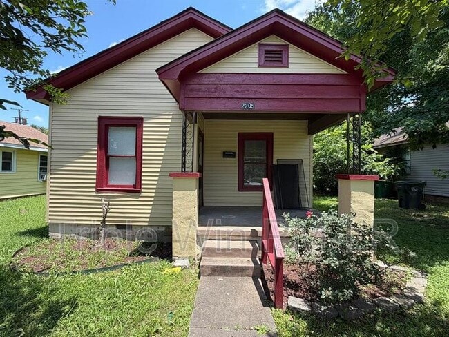 Building Photo - 2205 S Martin St