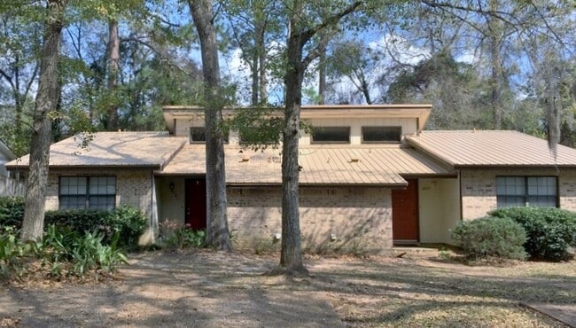 Building Photo - 2/1 Conveniently located off Miccosukee Road inside Capital Circle