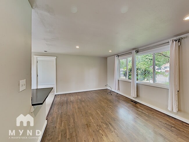 Photo - 30548 5th Ave SW
