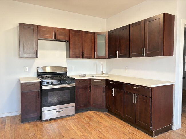 Building Photo - 379 S 20th St Rental