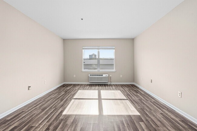 Photo - 905 River Rd