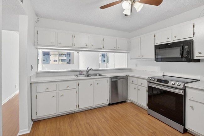Photo - 8030 Hampton Blvd Unidad 414
