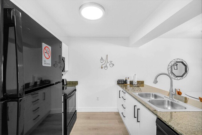 Photo - 1 SE 12th St Unit FL38-ID1036739P