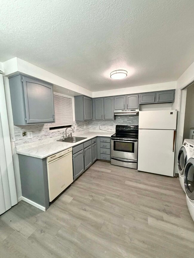 Photo - 19535 NW Pondosa Ct