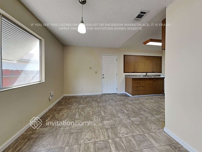 Photo - 1984 Finch Way