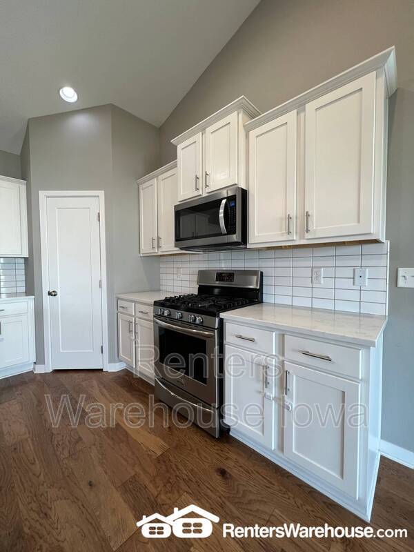 Photo - 305 NE Prairie Wolf Dr